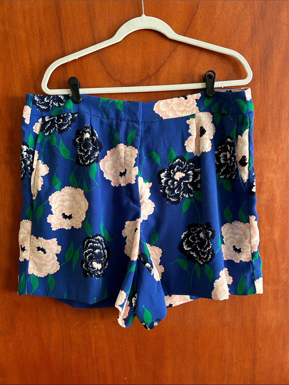 Ann Taylor peony floral print drapey shorts size 16